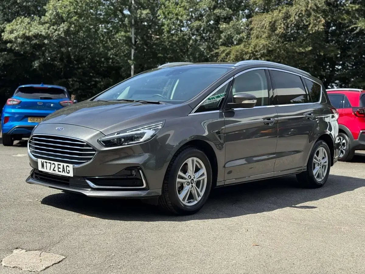 Used Ford S-MAX Titanium 190 HP (139 kW) 2022 Grey MPV