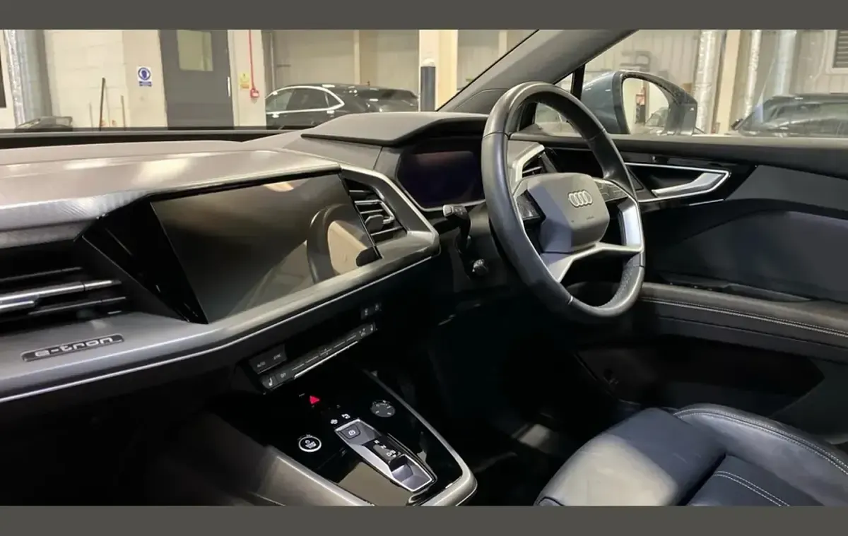 Usado Audi Q4 e-tron Sport 210 kW (286 HP) 2024 Azul SUV
