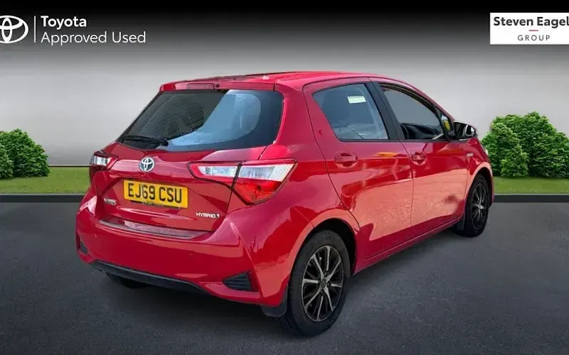 Used Toyota Yaris Hybrid 101 HP (74 kW) 2019 Hatchback