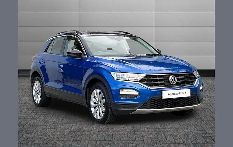 Blue Used 2018 VW T-Roc SE SUV | £12,249 (Fair price) - Image 1/4