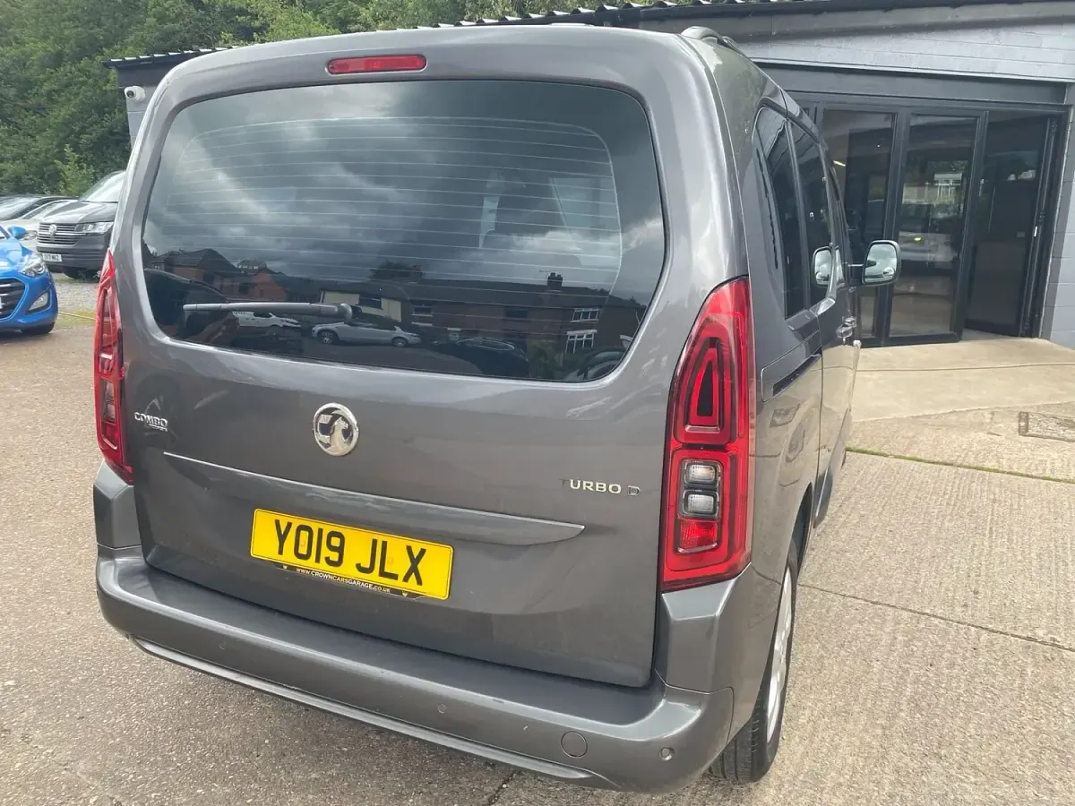 Used Vauxhall Combo S 130 HP (95 kW) 2019 Grey MPV