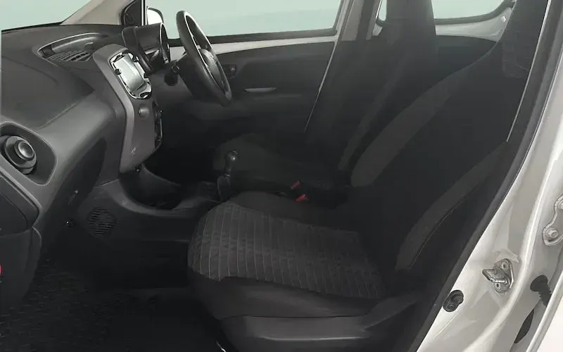 Używany Peugeot 108 Active 72 KM (52 kW) 2022 Biały Hatchback
