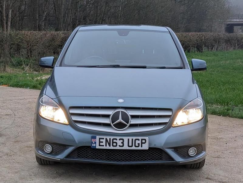 Used Mercedes B180 SE 122 HP (89 kW) 2013 Blue MPV