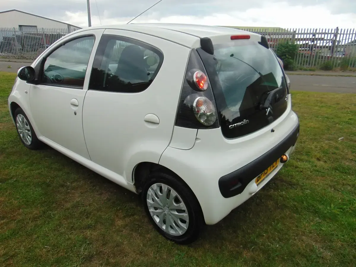 Used Citroën C1 VTR Sport 68 HP (50 kW) 2013 White Hatchback