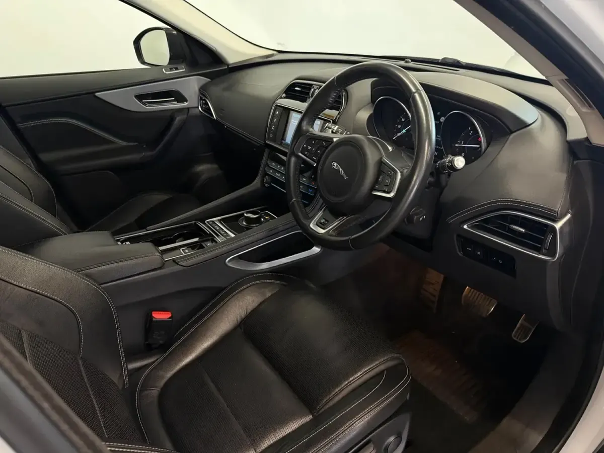 Used Jaguar F-Pace R-Sport 180 HP (132 kW) 2018 White SUV