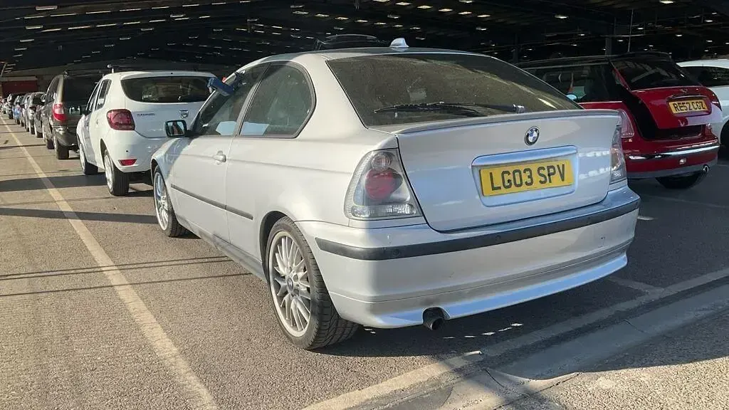 Usado BMW 318 Compact 2003 Plateado Utilitario