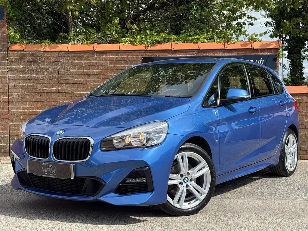 Begagnad BMW 218 M Sport 140 HK (102 kW) 2018 Blå Minibuss