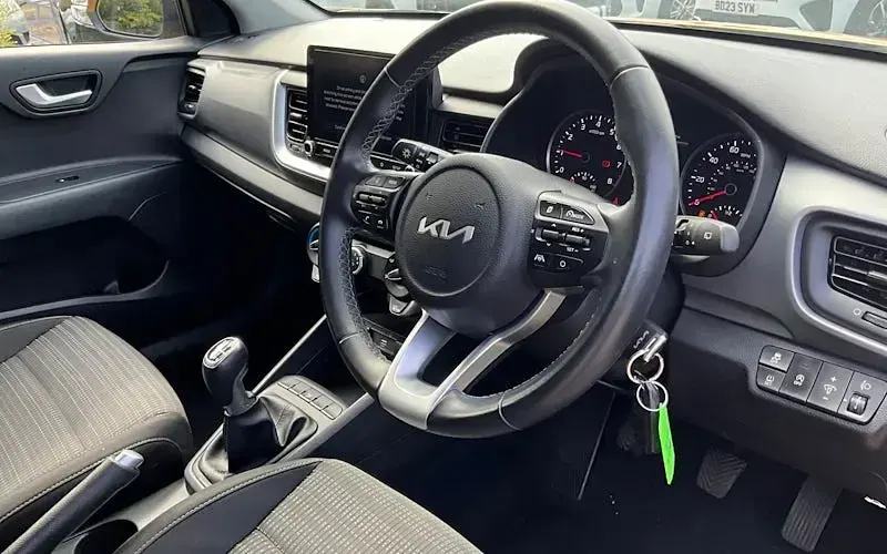 Used Kia Stonic 101 HP (74 kW) 2024 Yellow SUV