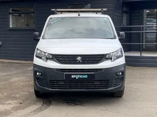Usado Peugeot Partner Premium 131 HP (96 kW) 2021 Branco Monovolume