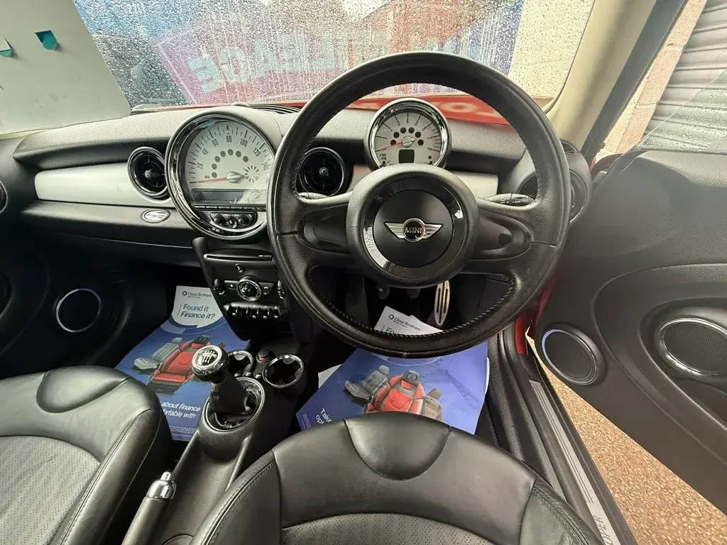 Used Mini Cooper Hatch 122 HP (89 kW) 2010 Orange Hatchback