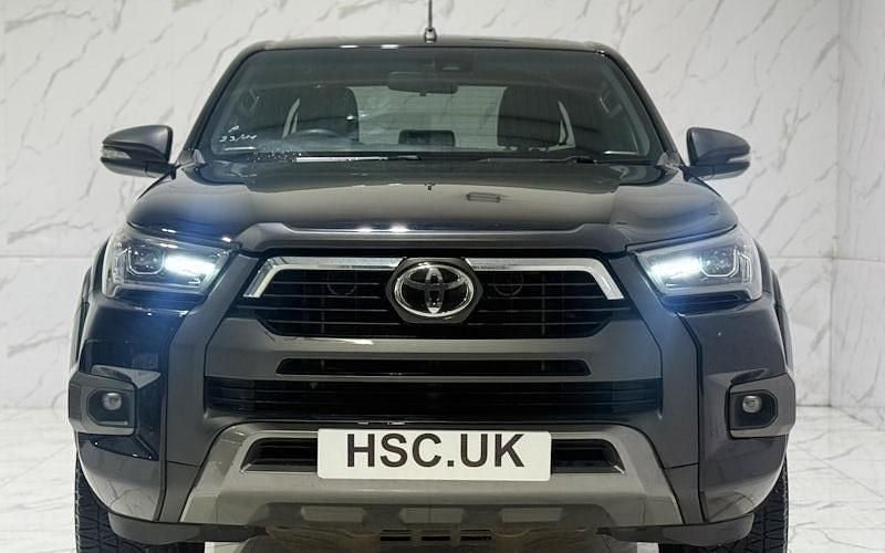 Used Toyota HiLux 204 HP (150 kW) 2024 Pickup