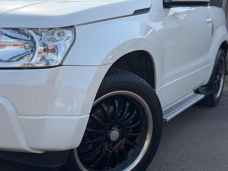Used Suzuki Grand Vitara SZ4 106 HP (77 kW) 2012 White SUV