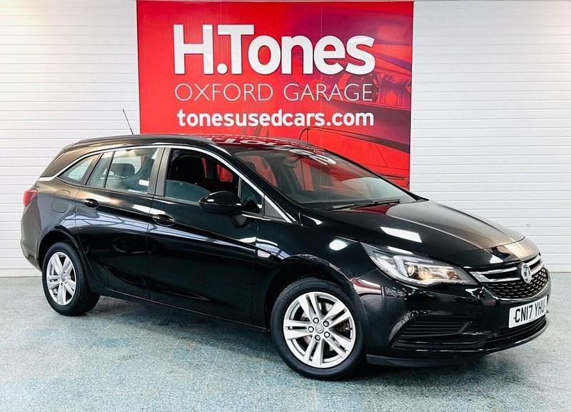 Used Vauxhall Astra Design Edition 136 HP (100 kW) 2017 Black Estate