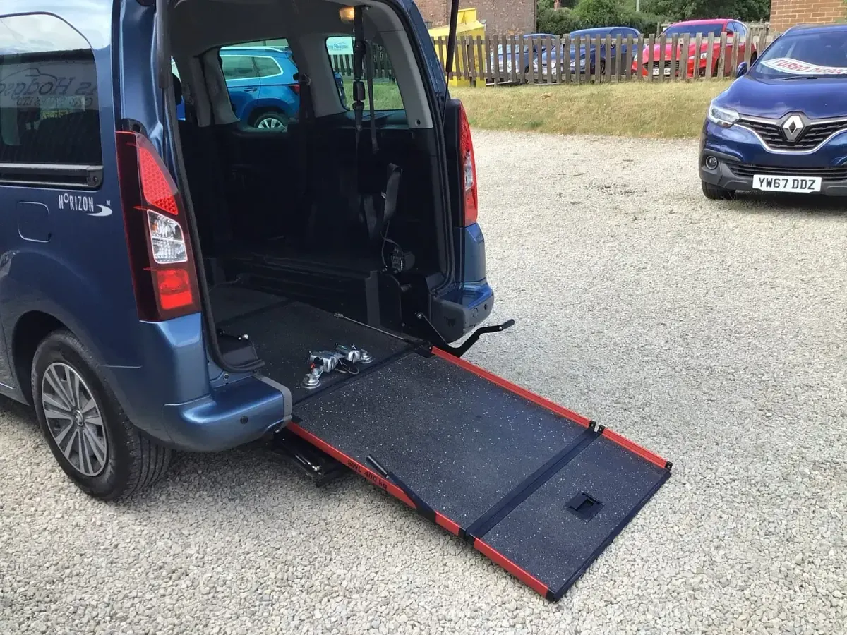 Used Peugeot Partner Tepee Allure 2017 Blue MPV