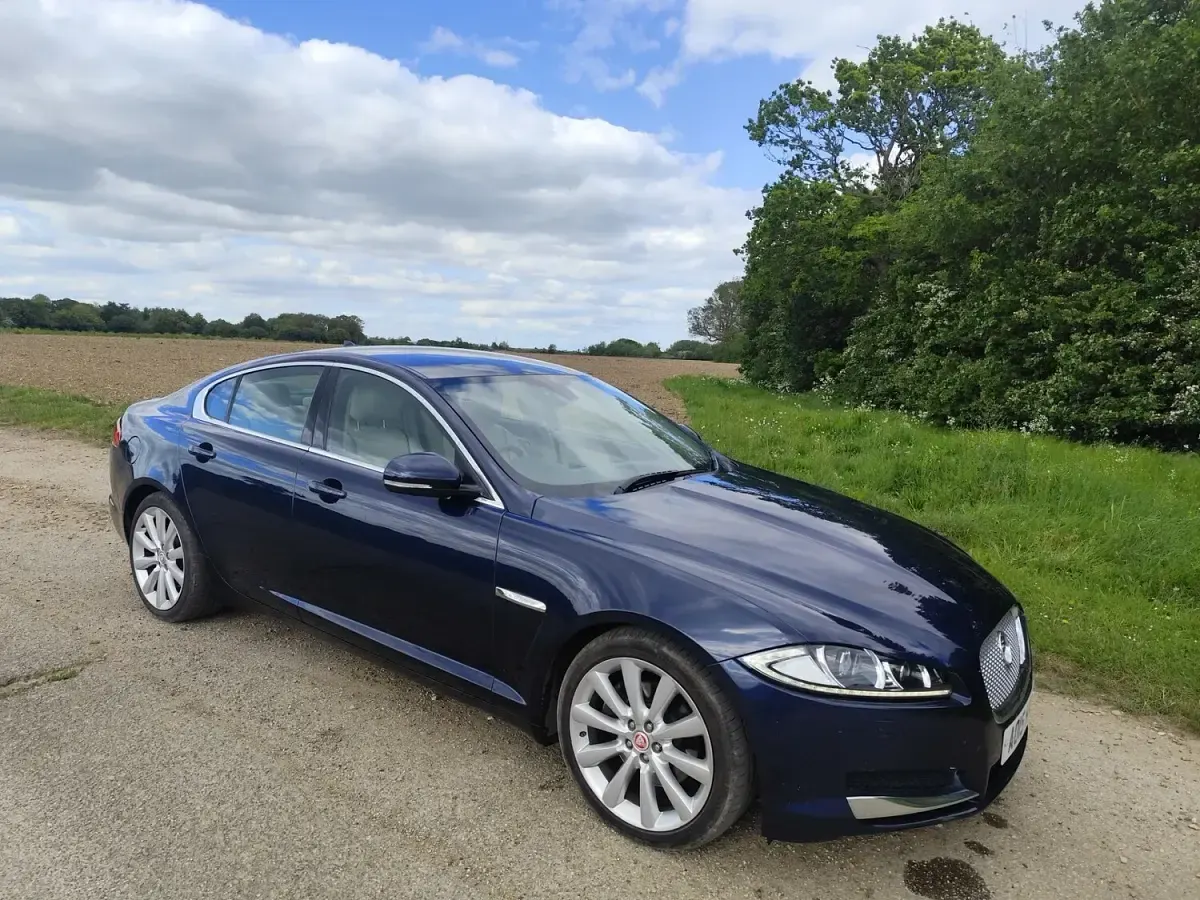 Used Jaguar XF Portfolio 200 HP (147 kW) 2015 Blue Sedan