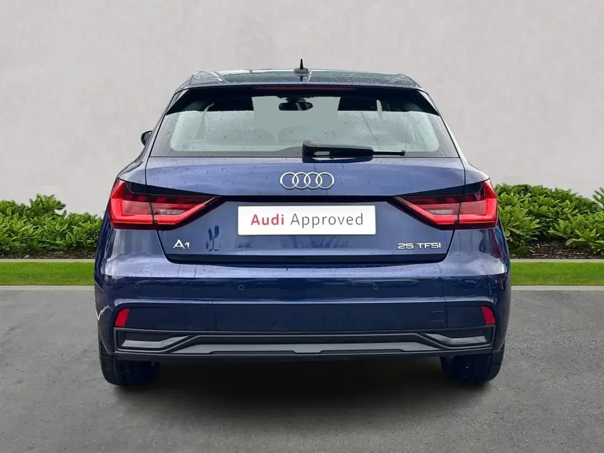 Second-hand Audi A1 Sport 94 CP (69 kW) 2023 Albastru SUV