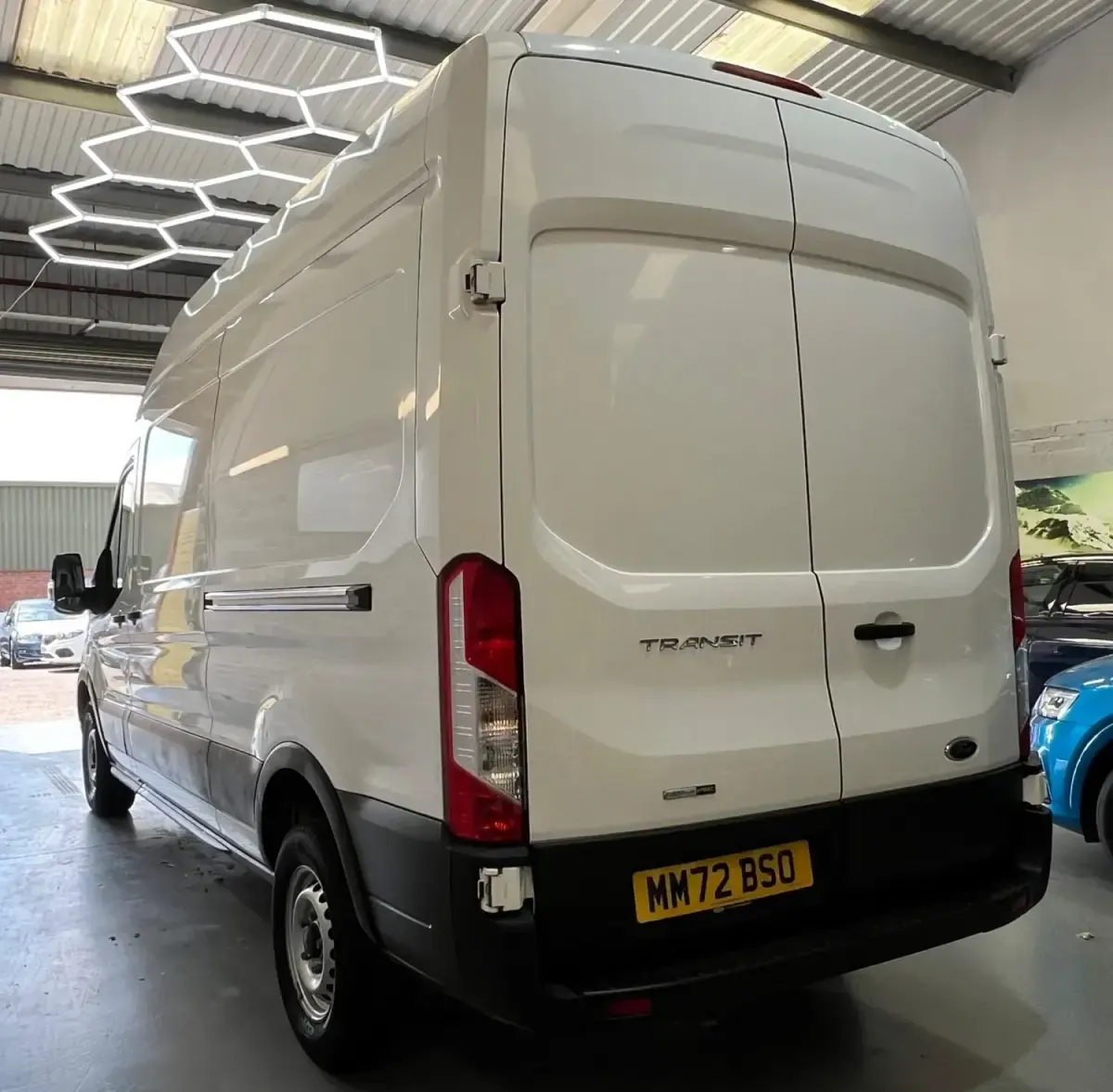 Second-hand Ford Transit S 130 CP (95 kW) 2022 Alb Van