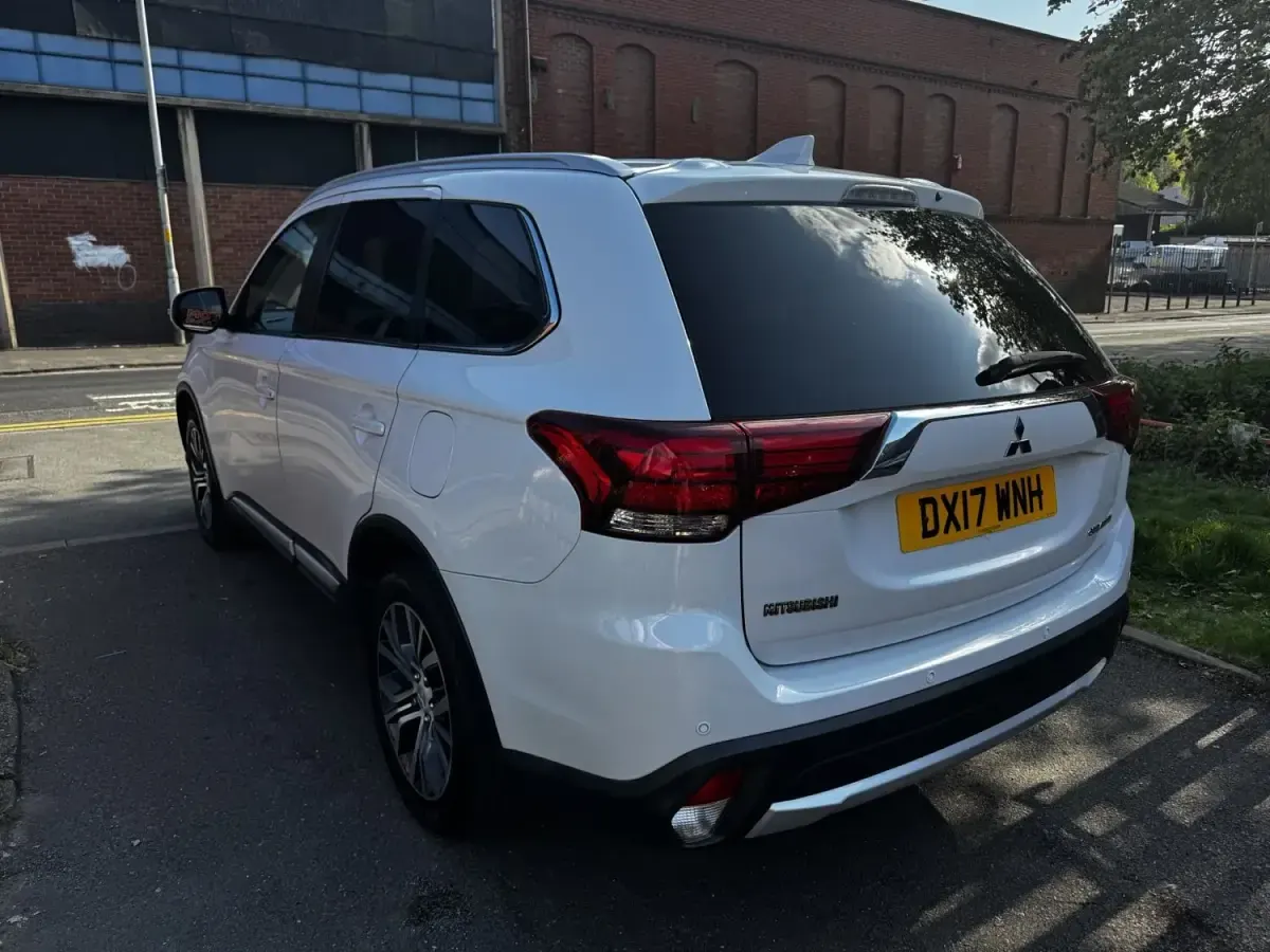 Used Mitsubishi Outlander 147 HP (108 kW) 2017 White SUV