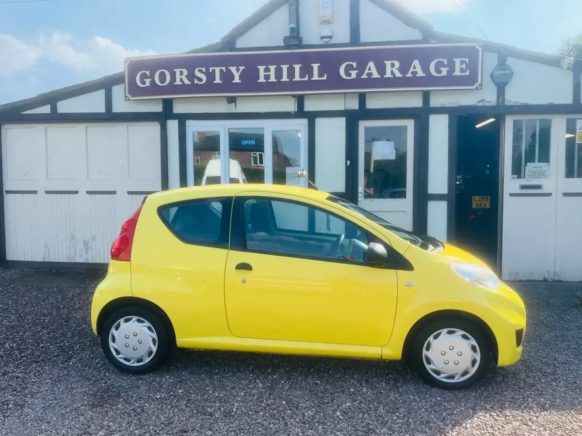 Used Peugeot 107 68 HP (50 kW) 2011 Yellow Hatchback