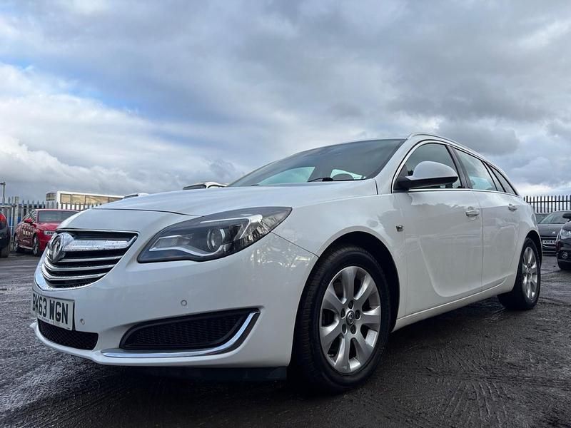 Used Vauxhall Insignia 163 HP (119 kW) 2013 White Estate
