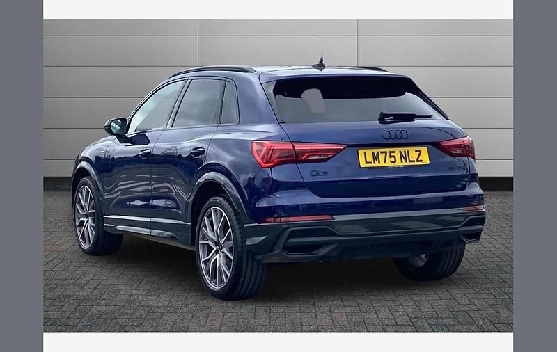 Usado Audi Q3 Black Edition 150 HP (110 kW) 2025 Azul SUV