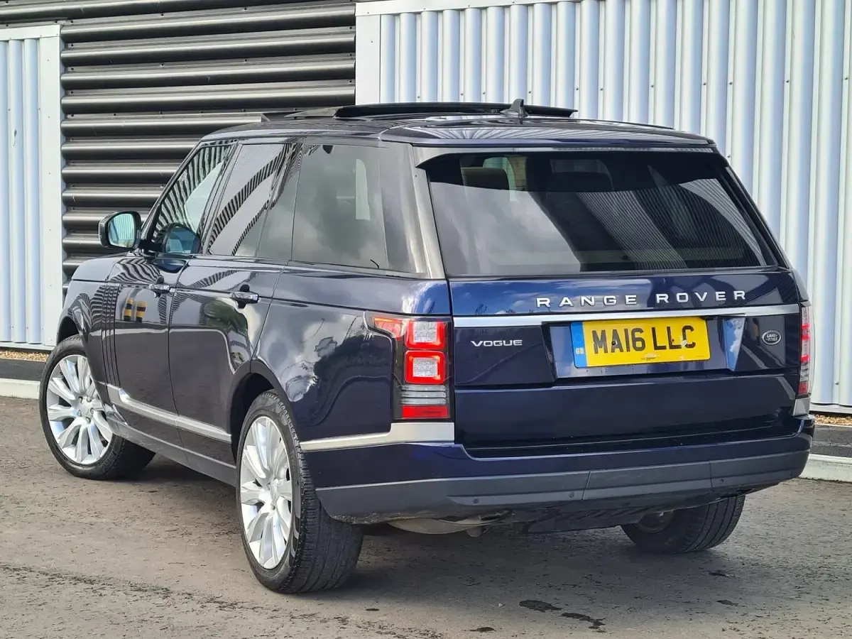 Used Land Rover Range Rover Vogue 306 HP (225 kW) 2016 Blue SUV