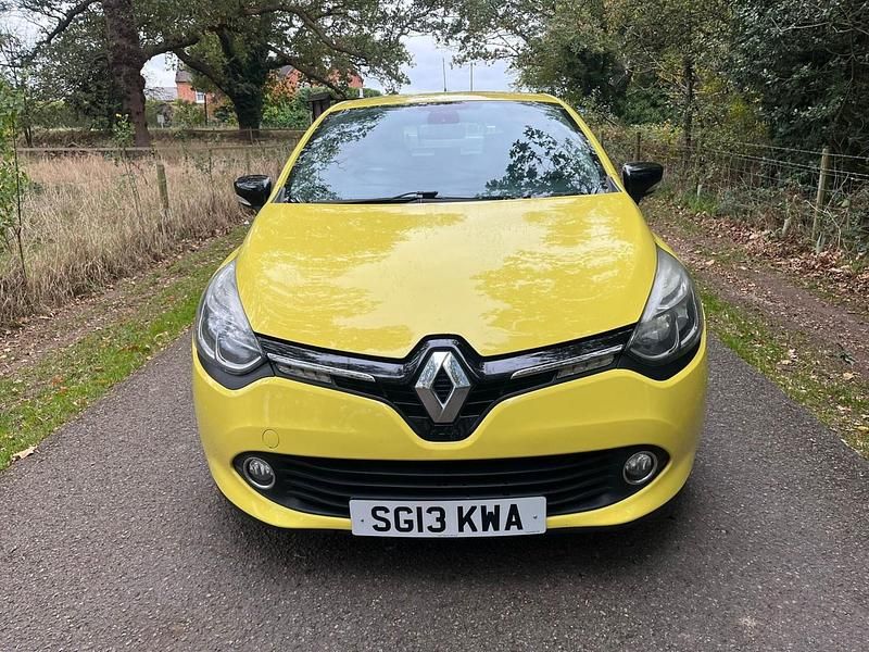 Used Renault Clio IV Dynamique 75 HP (55 kW) 2013 Yellow Hatchback
