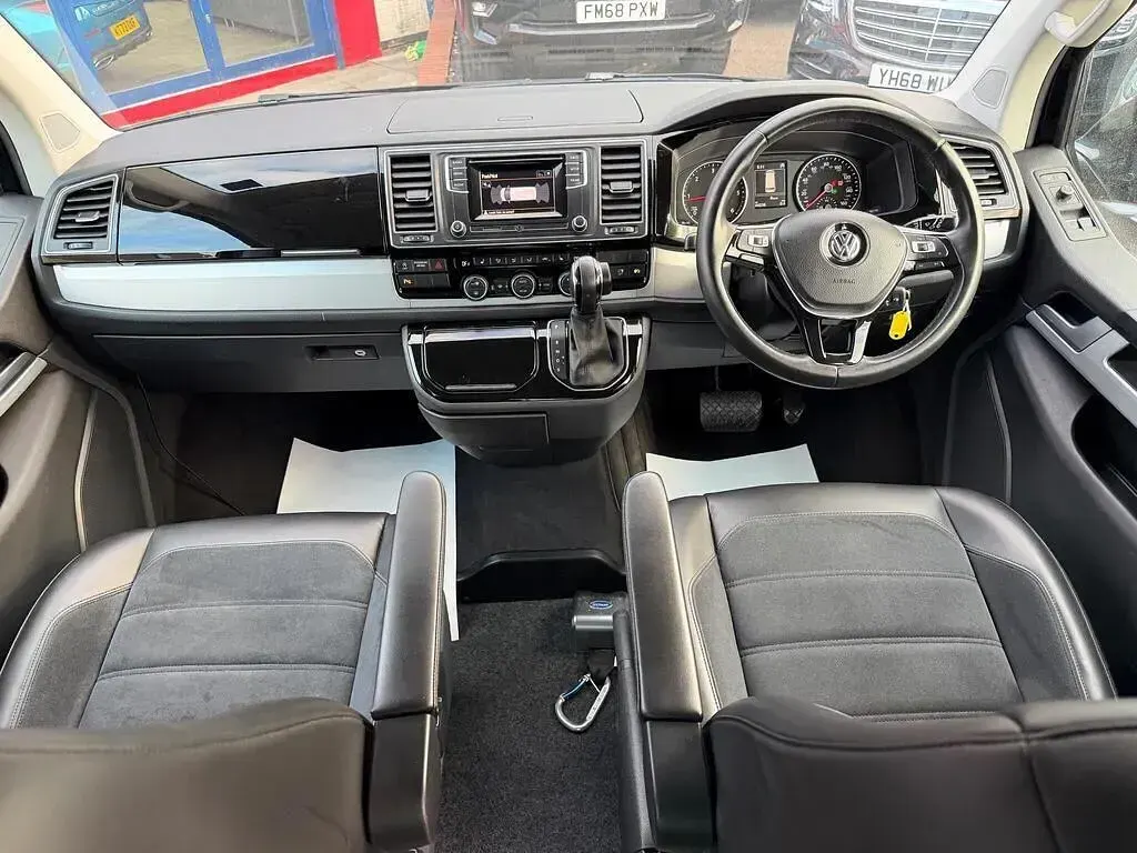 Used VW Caravelle Executive 150 HP (110 kW) 2019 Black Van