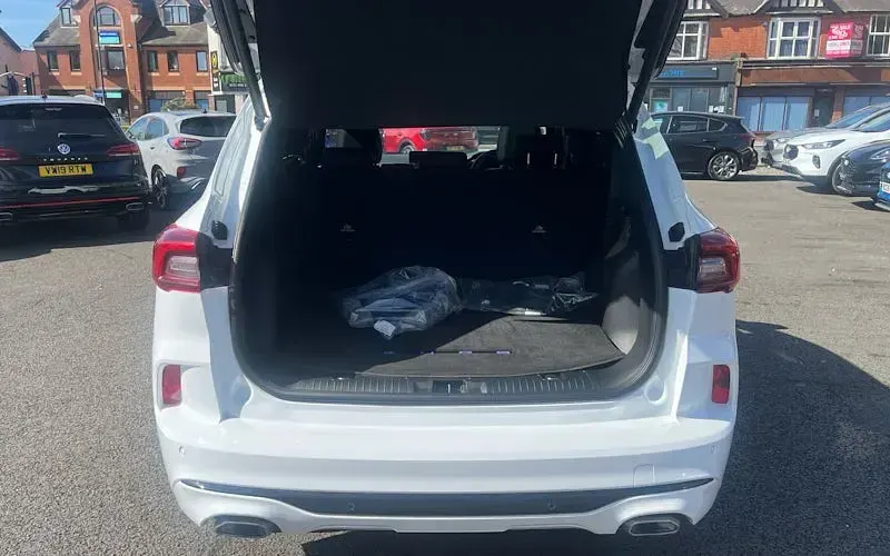 Usado Ford Kuga ST-Line X 242 HP (177 kW) 2026 SUV