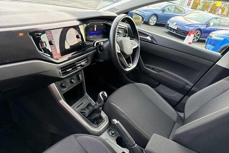 Used VW Polo Life 95 HP (69 kW) 2024 Blue Hatchback