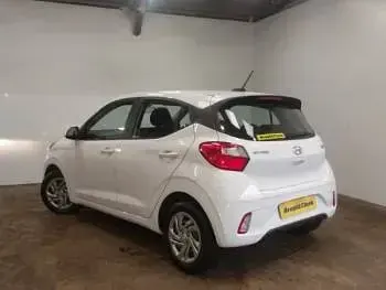 Used Hyundai i10 SE 67 HP (49 kW) 2023 White Hatchback