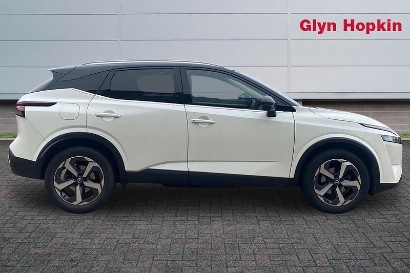 Used Nissan Qashqai N-Connecta 2023 White SUV