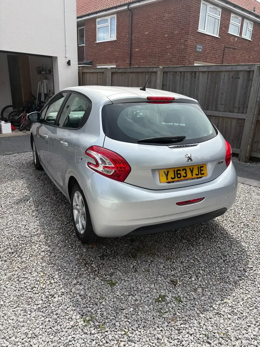 Used Peugeot 208 Active 82 HP (60 kW) 2013 Silver Hatchback