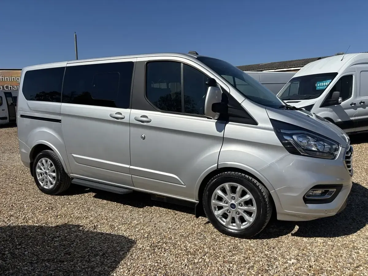 Begagnad Ford Tourneo Custom 2021 Silver Van