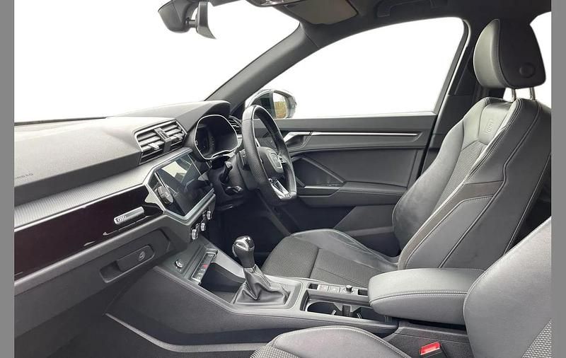 Used Audi Q3 Black Edition 147 HP (108 kW) 2022 White SUV