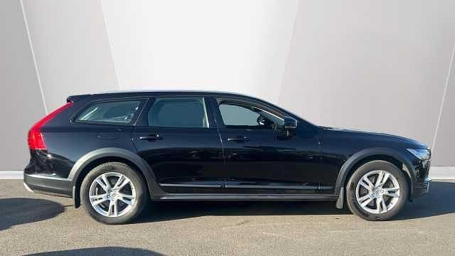 Used Volvo V90 CC 188 HP (138 kW) 2018 Estate