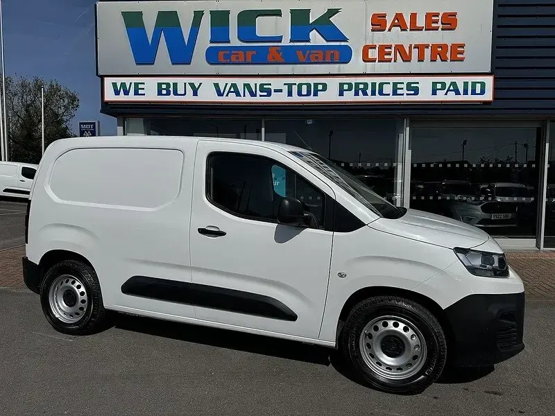 Used Citroën Berlingo 75 HP (55 kW) 2020 White MPV