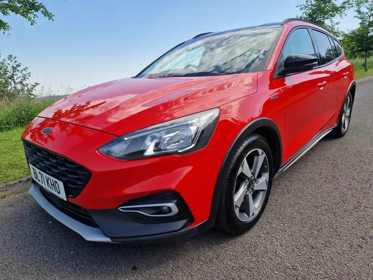 Used Ford Focus Active 120 HP (88 kW) 2022 Red Estate