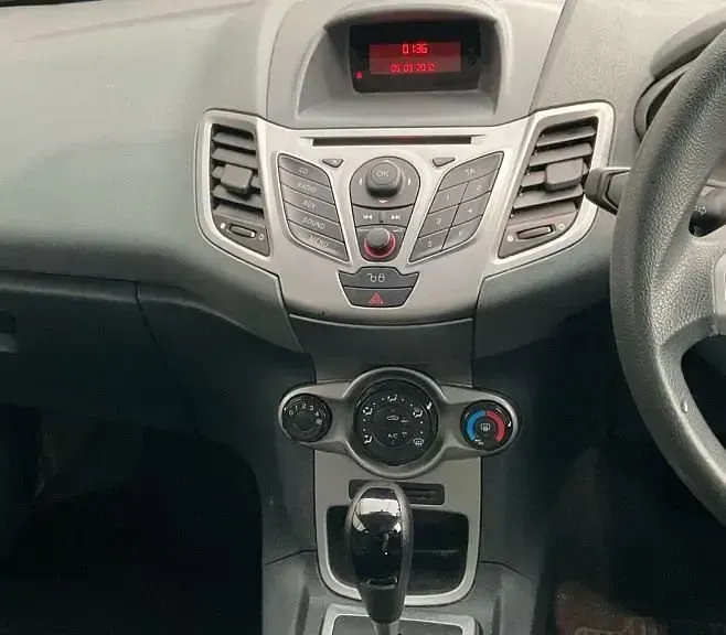 Używany Ford Fiesta 96 KM (70 kW) 2010 Czarny Hatchback