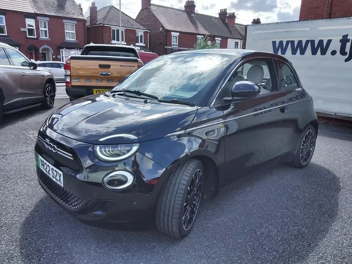 Used Fiat 500e La Prima 85 kW (116 HP) 2022 Black Hatchback