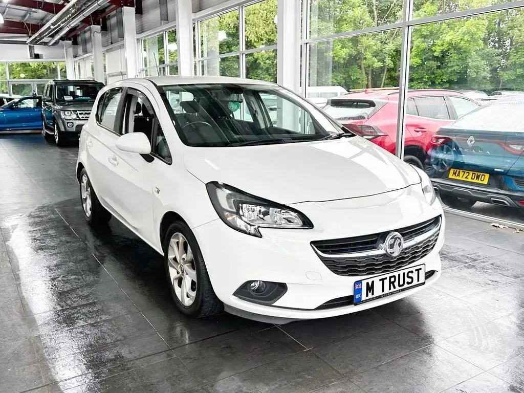 Used Vauxhall Corsa 75 HP (55 kW) 2018 White Hatchback