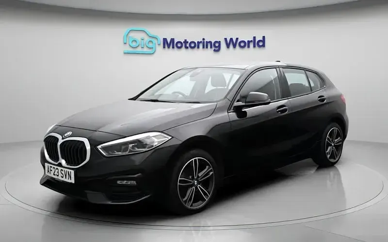 Usado BMW 116 Sport Line 116 CV (85 kW) 2023 Negro Utilitario