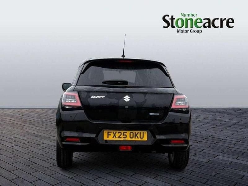 Usado Suzuki Swift 82 HP (60 kW) 2025 Preto Citadino