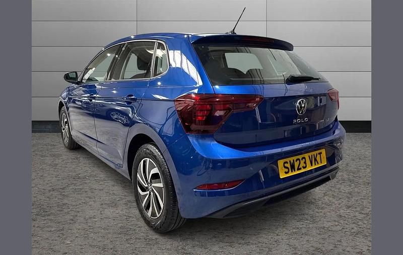 Used VW Polo Life 95 HP (69 kW) 2023 Blue Hatchback