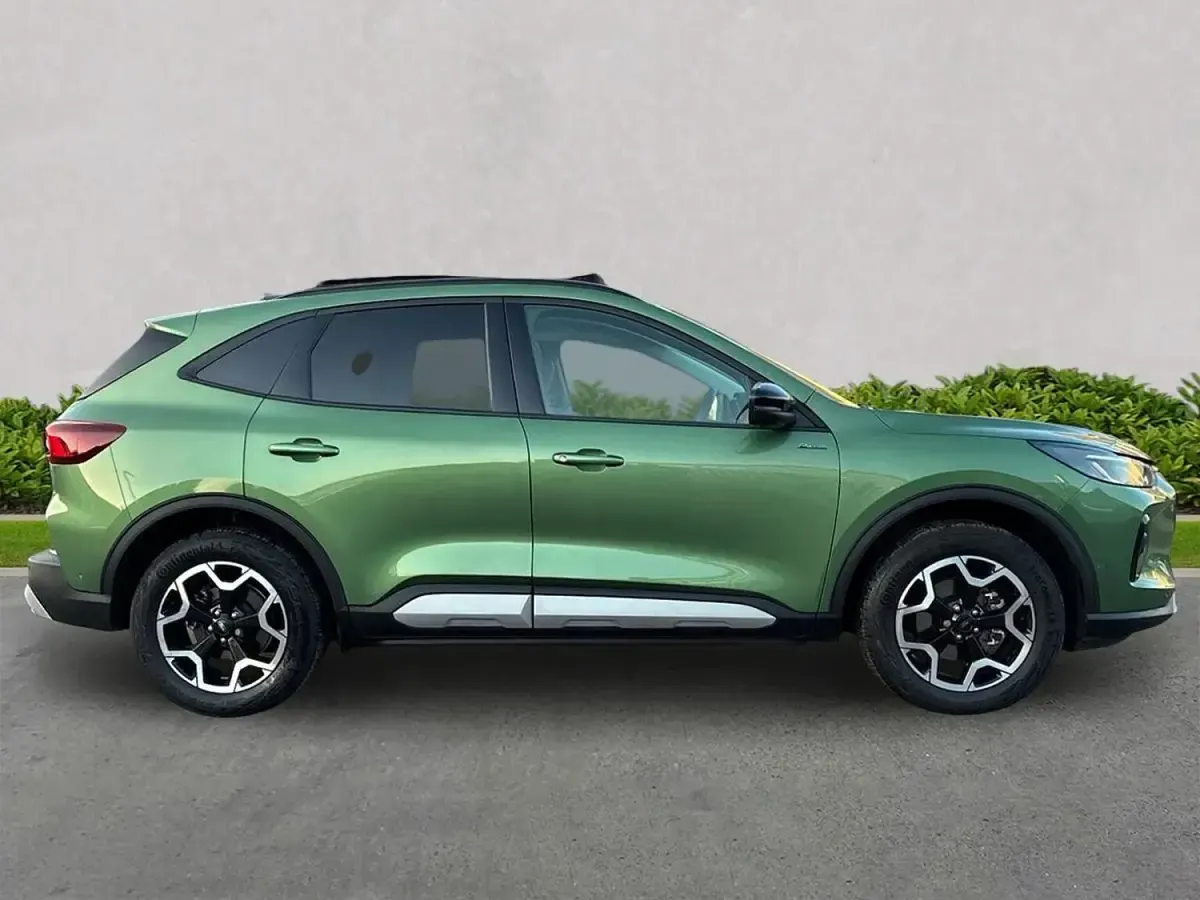 Usado Ford Kuga Active 183 HP (134 kW) 2024 Verde SUV