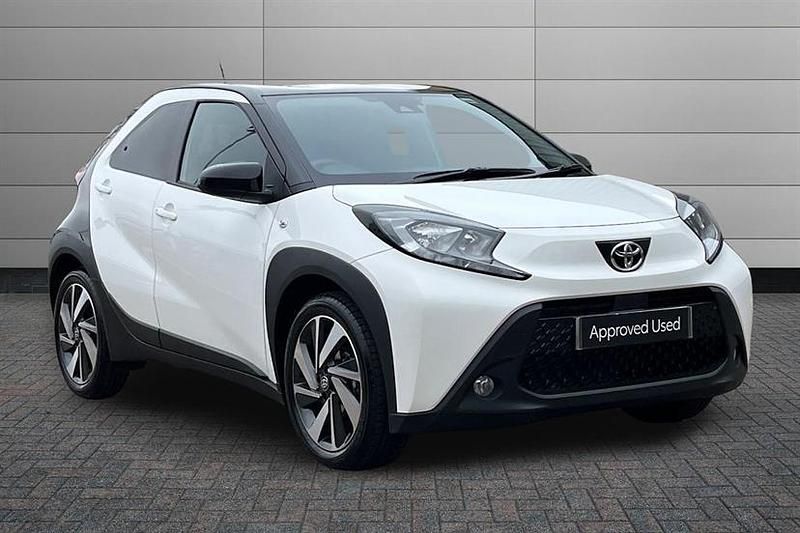 Used Toyota Aygo X 72 HP (52 kW) 2025 Pure white with black SUV