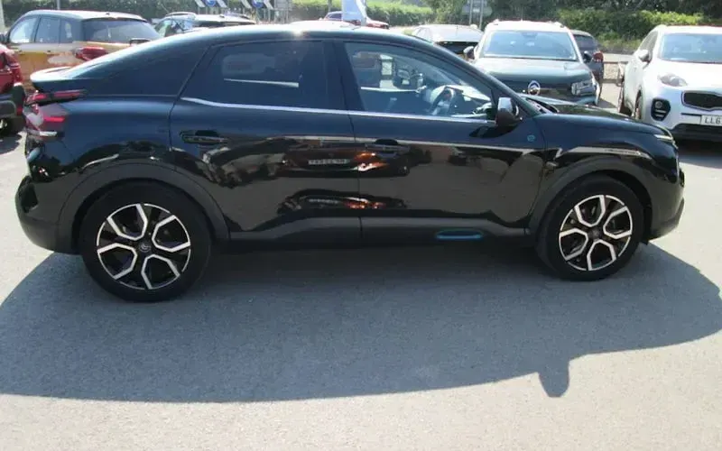 Used Citroën e-C4 Shine 100 kW (136 HP) 2022 Black Hatchback