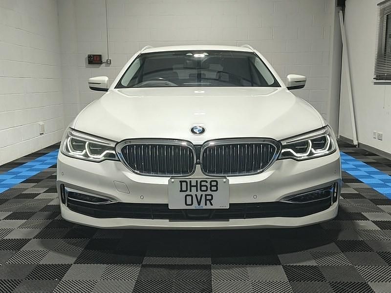 Used BMW 520 Luxury Line 231 HP (169 kW) 2025 White Estate