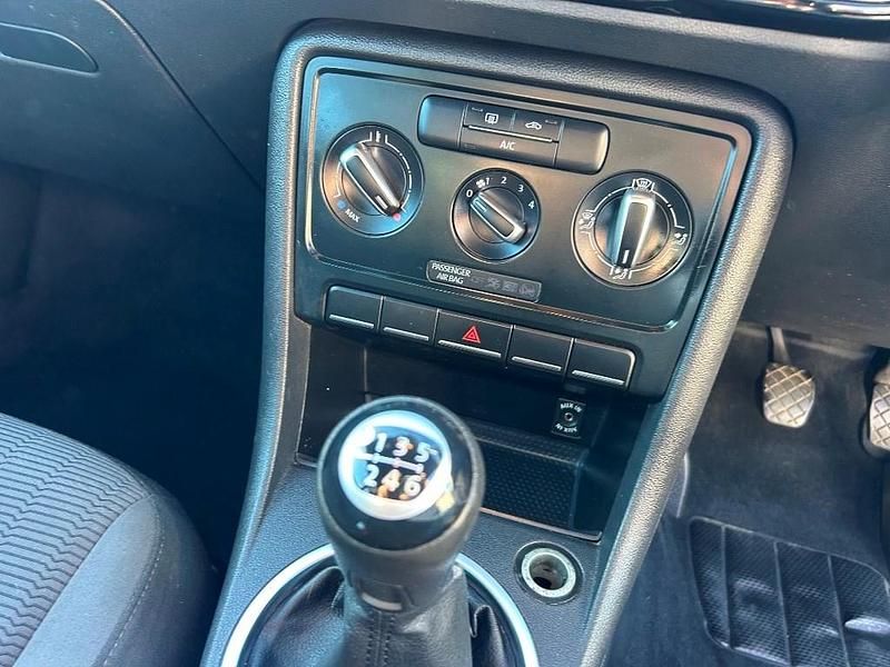 Used VW Beetle 105 HP (77 kW) 2013 White Hatchback