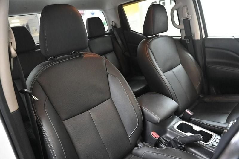 Used Nissan Navara Tekna 2018 White Pickup